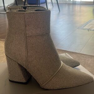 Elegant Women's Ankle Boots - Silver